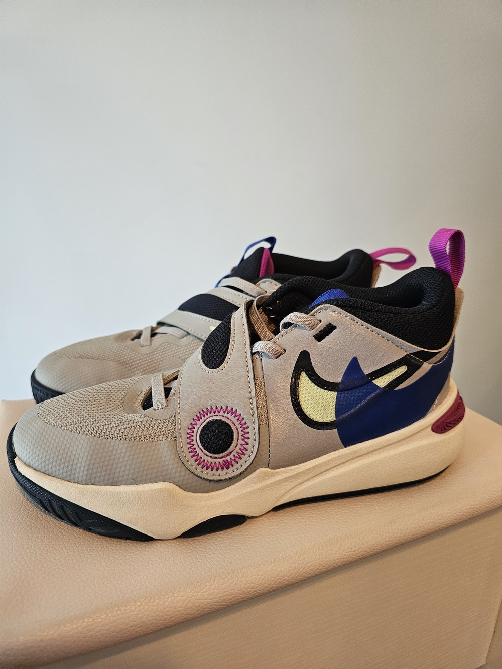 Nike Team Hustle D 11 SE Kids Basketball Shoes - Grey / Blue